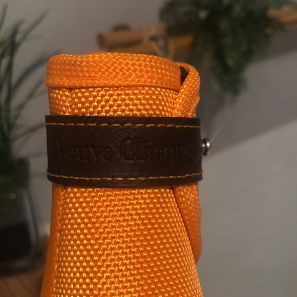 VEUVE CLIQUOT jacket brut champagne bottle sleeve insulated holde… - Picture 3 of 9